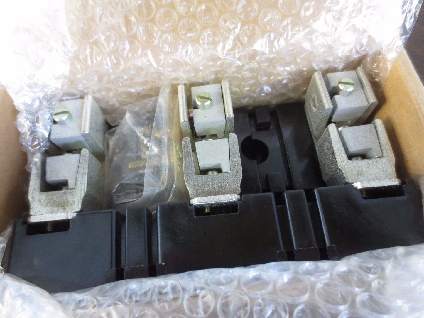 ALLEN-BRADLEY 1491-R333 FUSE BLOCK 61-100A 250-600V, 3P - CLASS R - NEW SURPLUS