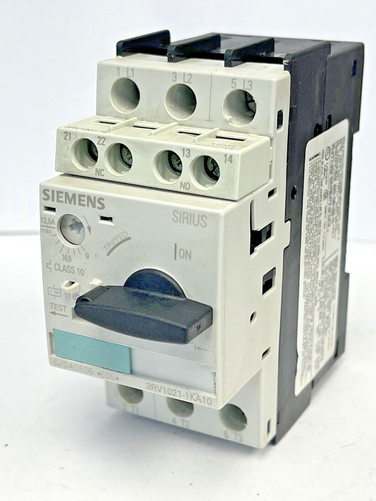 SIEMENS - 3RV1021-1KA10 & 3RV1901-1E - CIRCUIT BREAKER W/  SWITCH TRANSVERSE