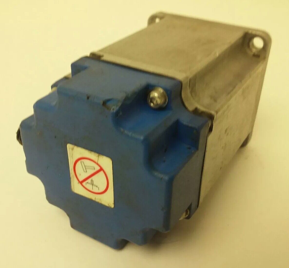 YASKAWA SJME-02AMB41 AC SERVO MOTOR, 200W, 200V, 32.4A, 1.1A. 0.637N.M, PARTS