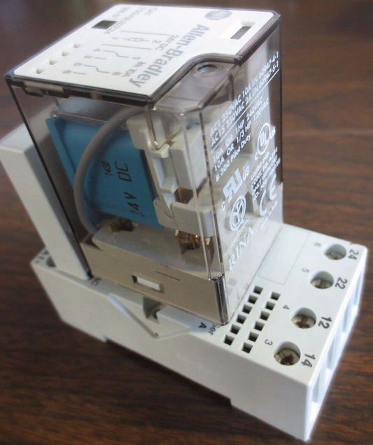 ALLEN-BRADLEY 700-HA32Z24 RELAY + 700-HN202 SOCKET / BASE