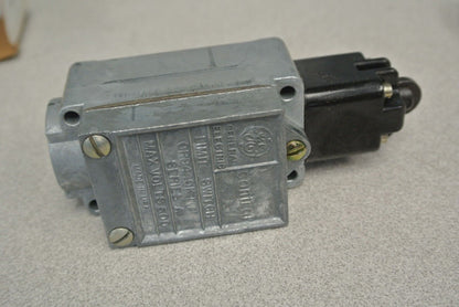 GENERAL ELECTRIC CR9440K1M1 TRACK-PUSH LIMIT SWITCH 10A, 600V - NEW SURPLUS