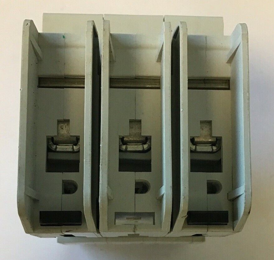 MOELLER FAZ-D6/3-RT 3POLE CIRCUIT BREAKER 415VAC 50/60HZ**LOTOF4**