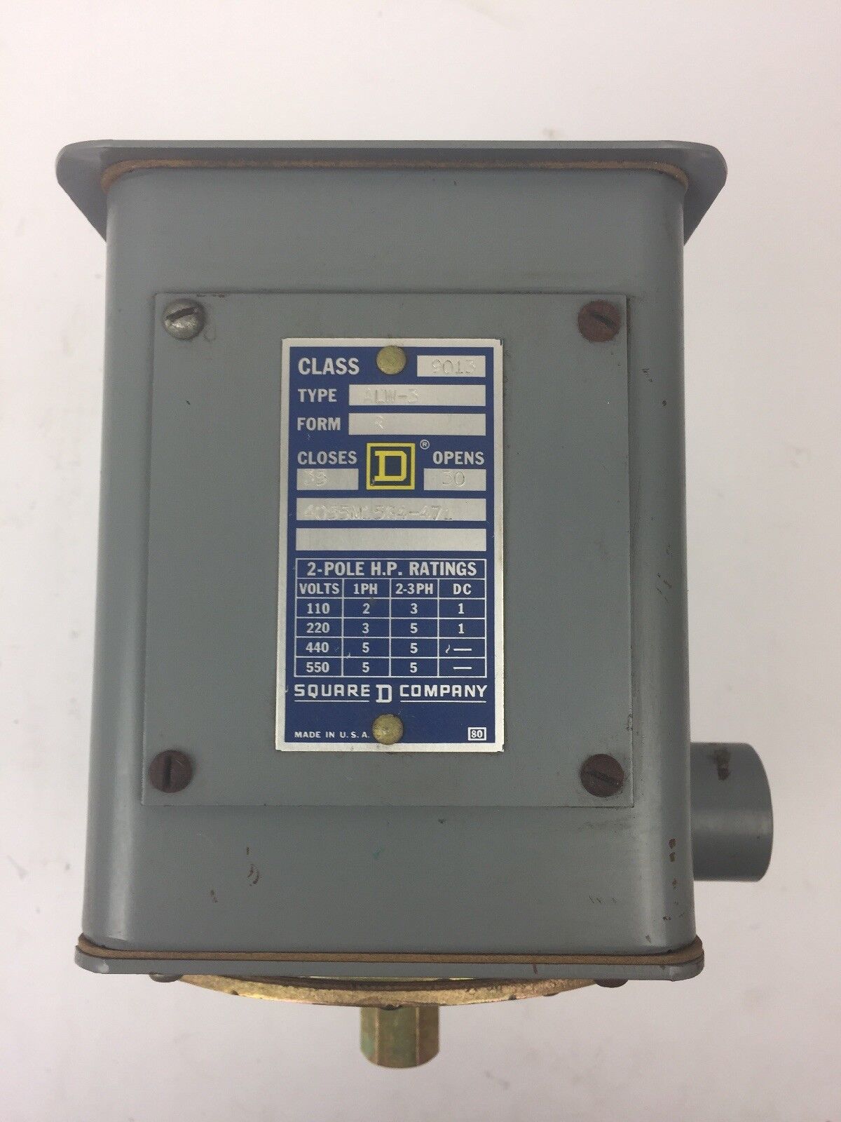 SQUARE D CLASS 9013 TYPE ALW-3 PRESSURE SWITCH 550V CLOSES 35 OPEN 30