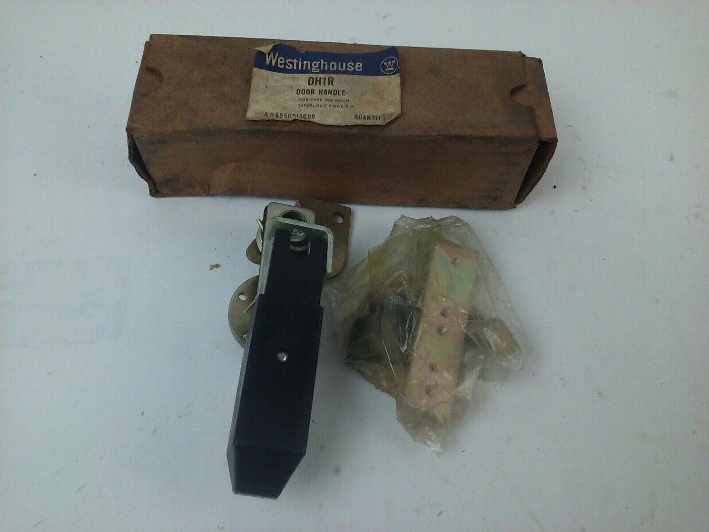 WESTINGHOUSE DH1R DOOR HANDLE FOR TYPE SM MECH. INTERLOCK RODS R.H.