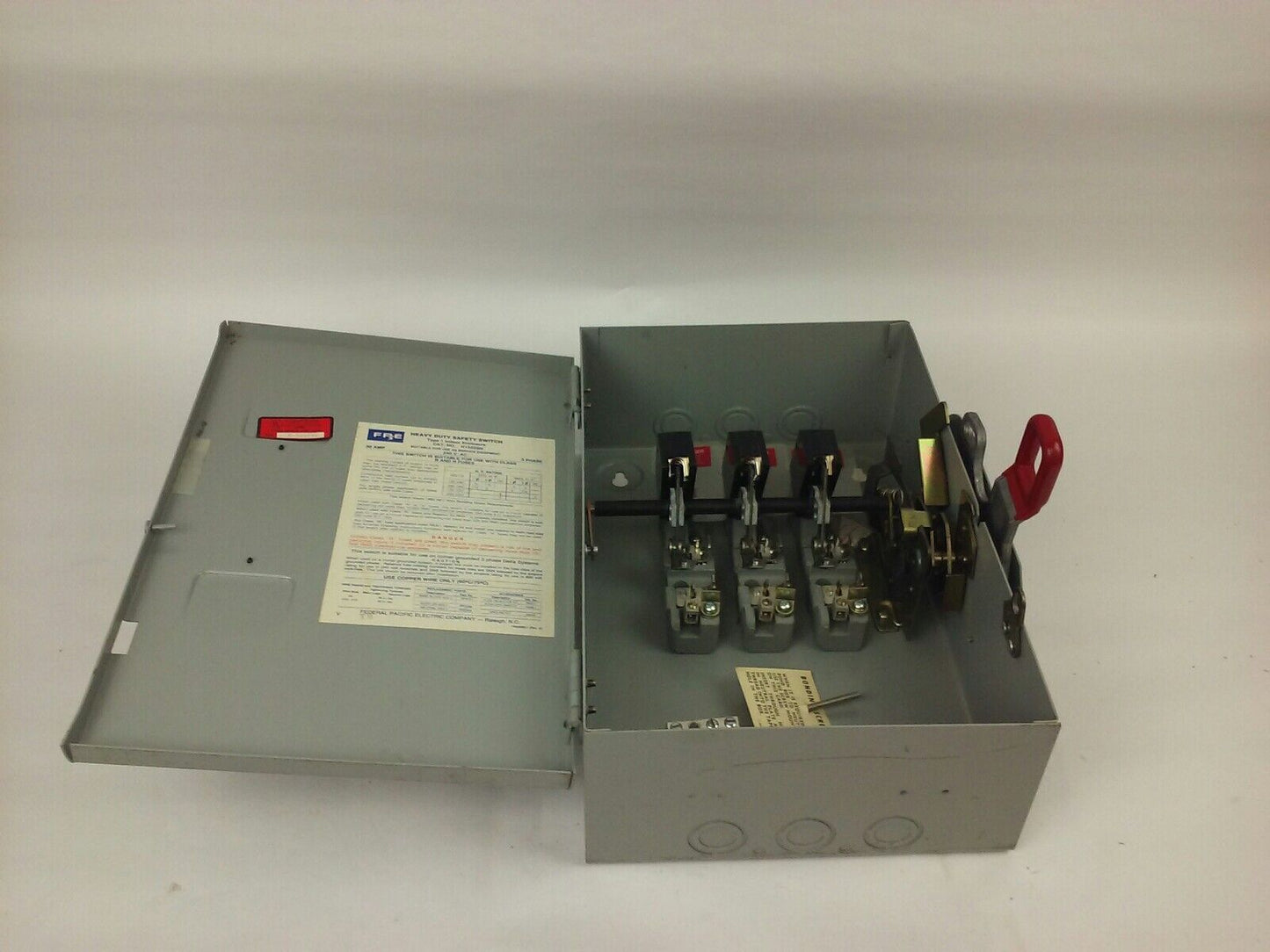 CHALLENGER H1332SN SAFETY SWITCH, TYPE 1 INDOOR, 30A, 240V, FUSIBLE, NEW