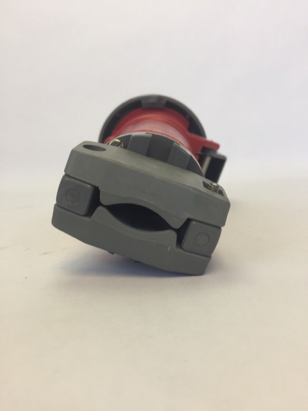HUBBELL 560C7W PIN & SLEEVE CONNECTOR  277/480VAC 60A