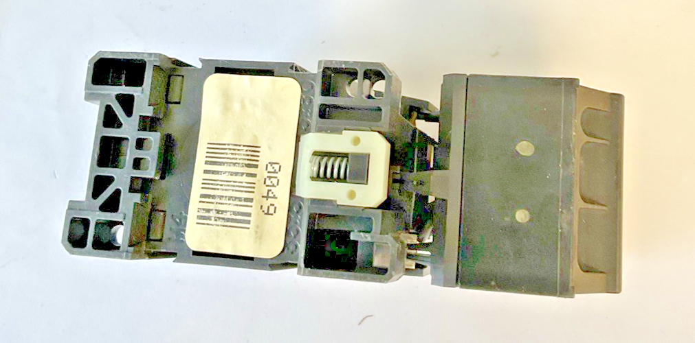 ALLEN BRADLEY 100-A09ND3 CONTACTOR SER B 600VAC 9A W/ 193-BSB 60 RELAY 4-6A