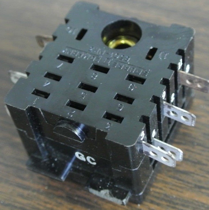 SQUARE D NK32 Series A - SOCKET - NEW SURPLUS