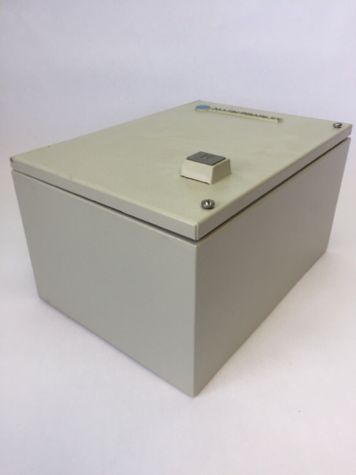 ALLEN BRADLEY 109-A18JD3-C15-7 TYPE 12 STARTER ENCLOSURE WITH CONTACTOR & RELAY