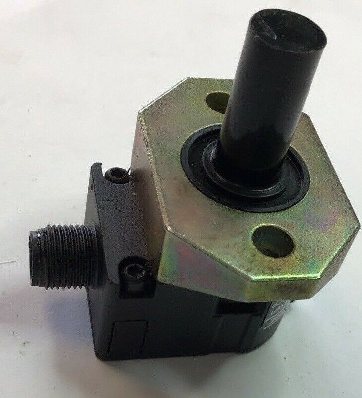 NAMCO CYLINDICATOR EE210-10444 LPR 3000PSI 1.025" PROBE 30VDC SENSOR UNIT