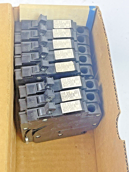 CROUSE-HINDS *BOX OF 4 PAIRS* - MH15 - 1 POLE, 15 A, 240 VAC CIRCUIT BREAKER