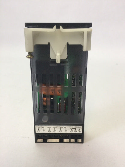 OMRON E5GN-Q1P TEMPERATURE CONTROLLER 111-240VAC OUTPUT 21mA 12VDC