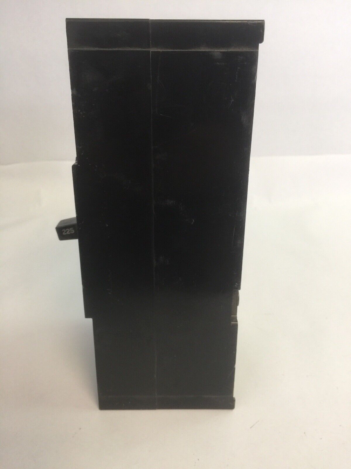 ITE SIEMENS FJ2-B225 CIRCUIT BREAKER 600VAC 250VDC 225AMP 2POLE