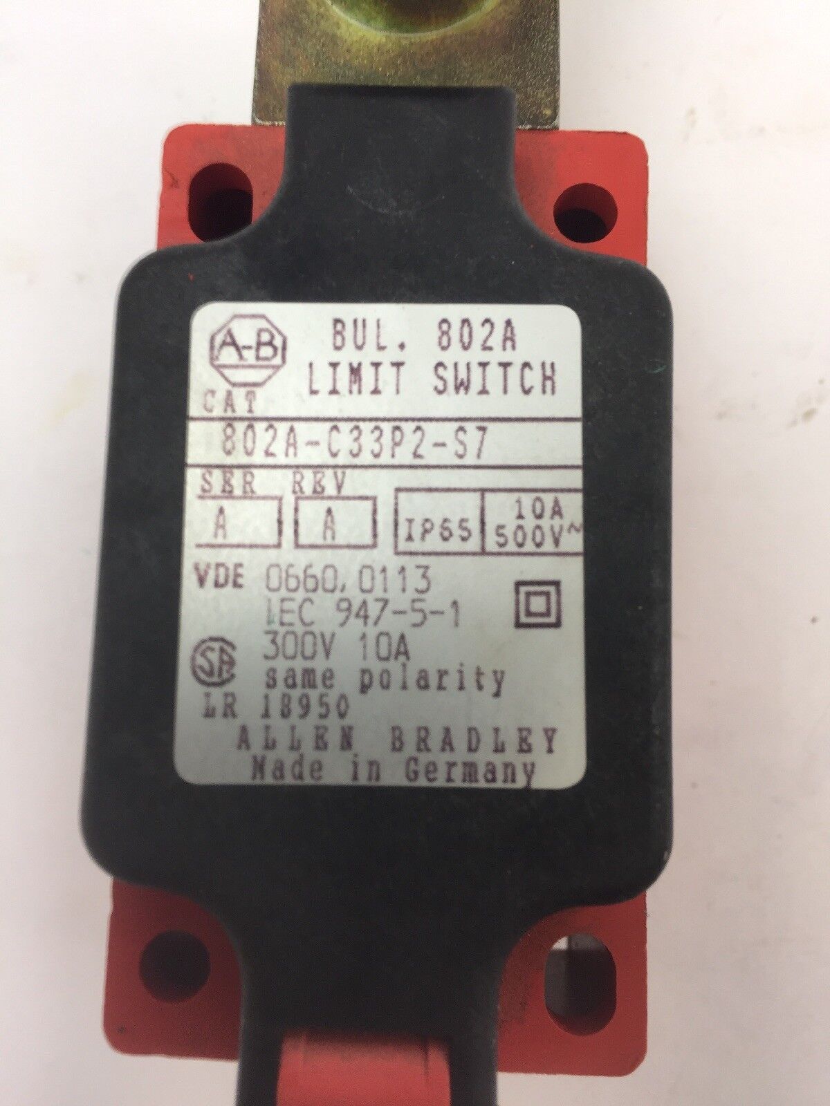ALLEN BRADLEY 802S-C33P2-S7 LIMIT SWITCH 300V 10A SERIES A