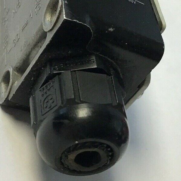 SIEMENS 3SE3 120-1J SELECTOR SWITCH 10AMP 230V