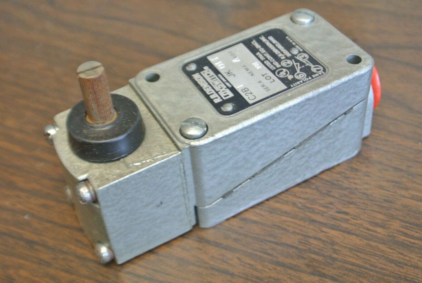 GOULD / R.B. DENISON C2BT-JK01T LOX-SWITCH / NEMA A600 / NEW SURPLUS