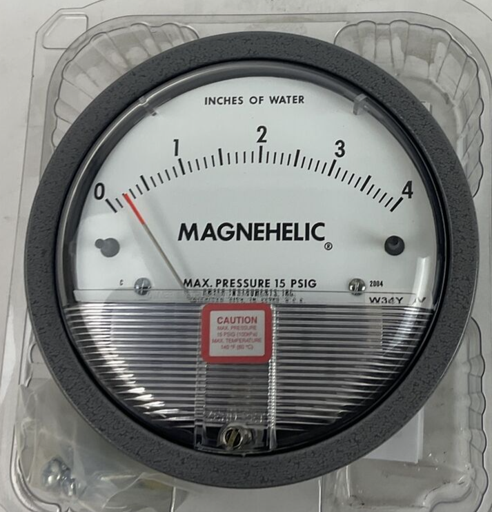 DWYER 2004 MAGNEHELIC PRESSURE GAUGE 150PSIG W34Y AV 0-4IN OF WATER