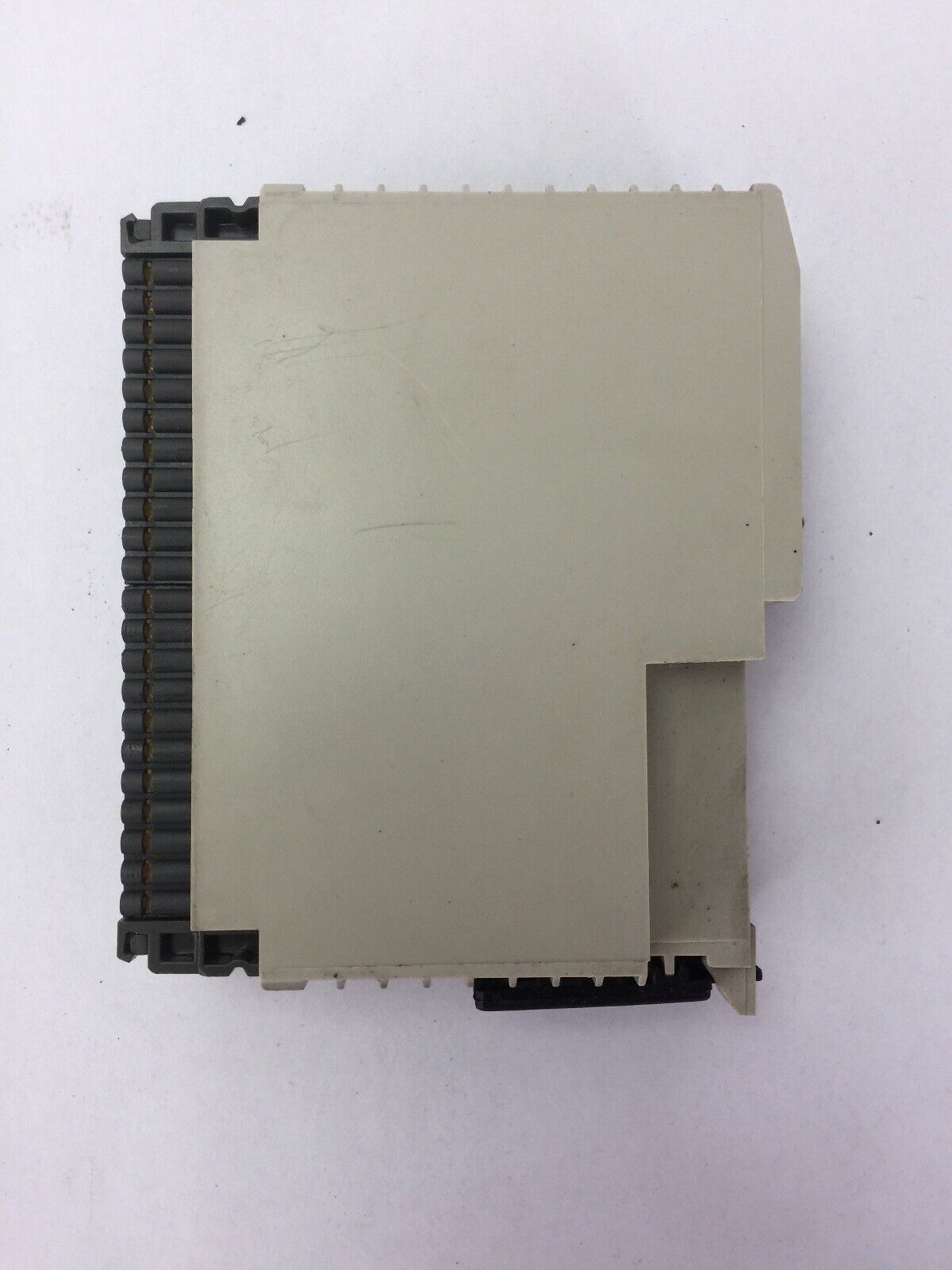 SCHNEIDER AUTOMATION DAP 218/ AS-BDAP-218 Output Module