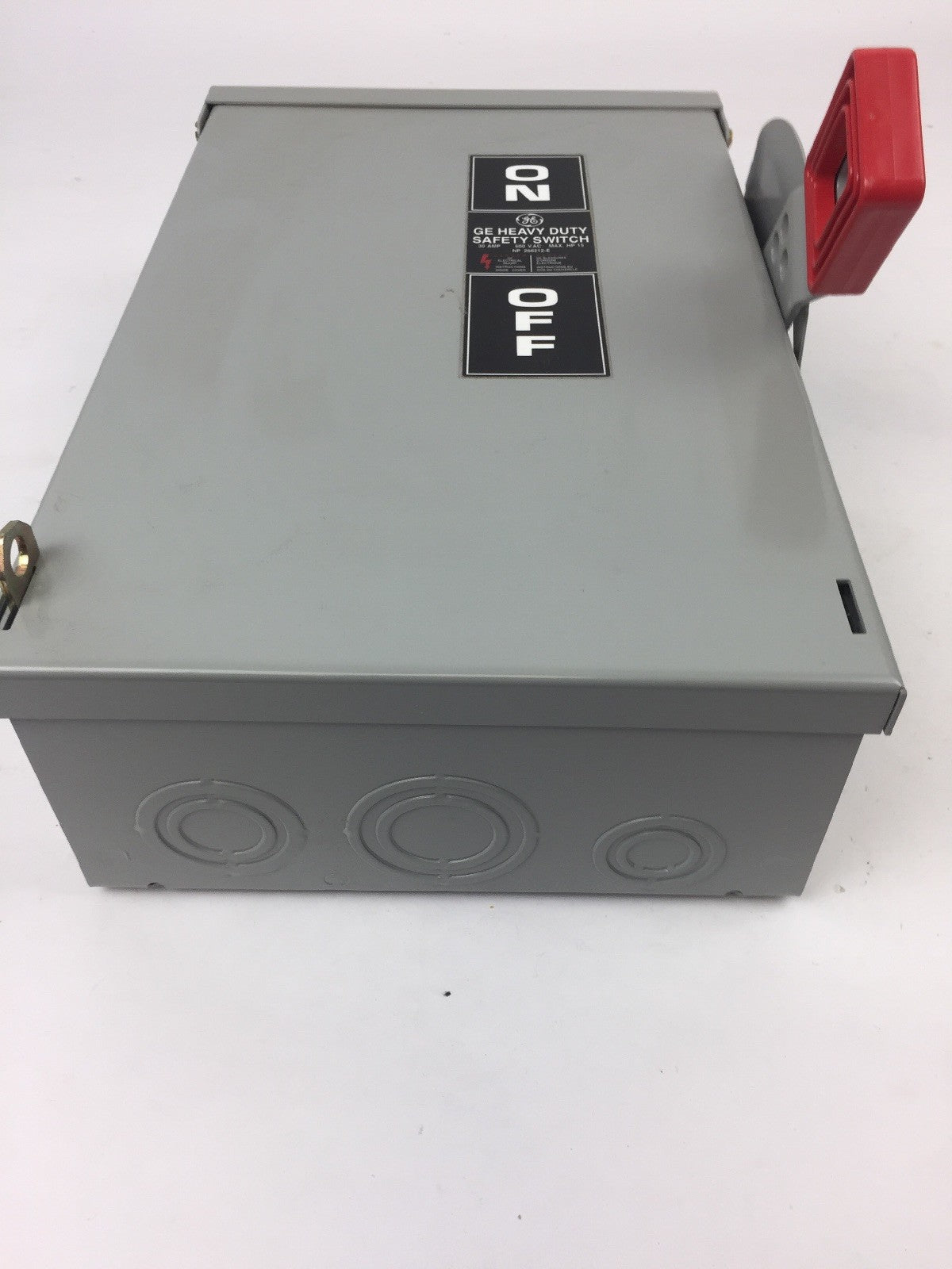GE TH2261RDC HEAVY DUTY SAFETY SWITCH 2 POLE 2 WIRE 30 AMP VOLTS: 600VDC/250VDC