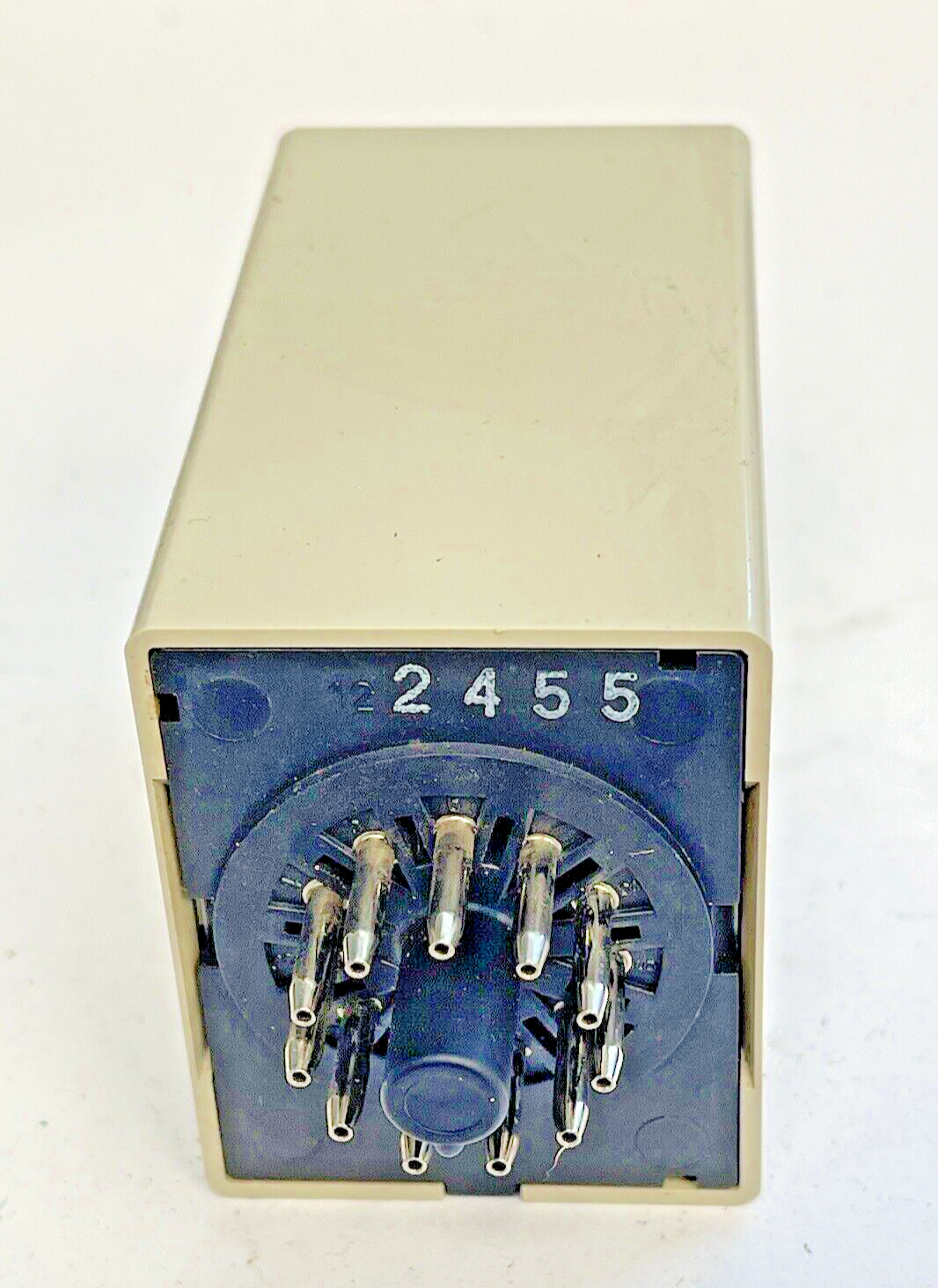 OMRON - 61F-GP-ND - FLOATLESS LEVEL SWITCH 100VAC & OMRON - PF113A - SOCKET BASE