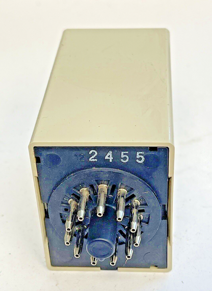 OMRON - 61F-GP-ND - FLOATLESS LEVEL SWITCH 100VAC & OMRON - PF113A - SOCKET BASE