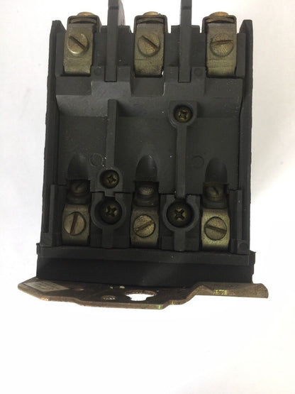 ALLEN BRADLEY 509-B0D SIZE 1 STARTER 600VAC 27AMP 10HP W39 HEATERS 120V COIL