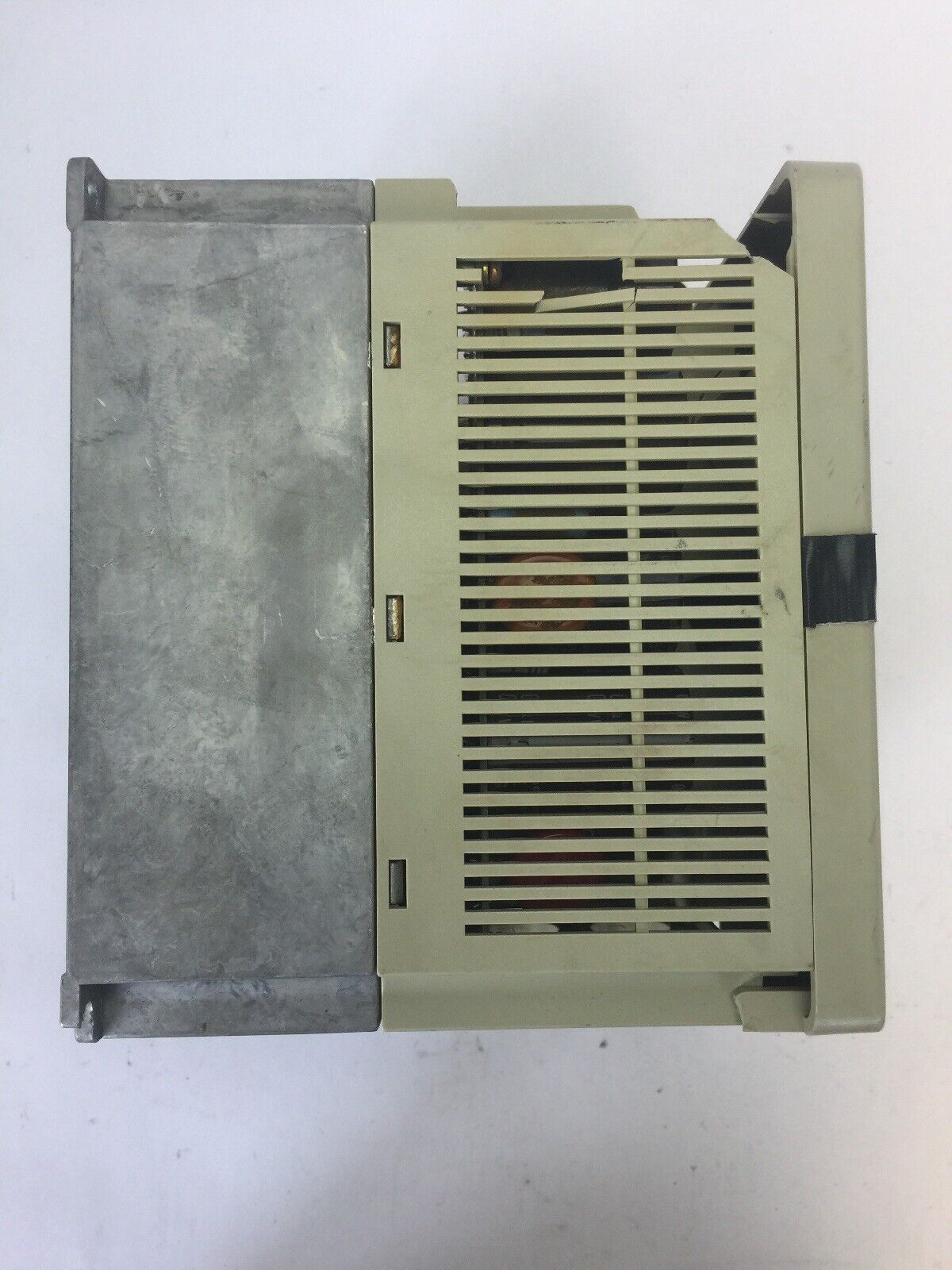 ALLEN BRADLEY 1305-BA06A AC DRIVE INPUT 380-460V 5.8A OUTPUT 380-460V 6A 3HP