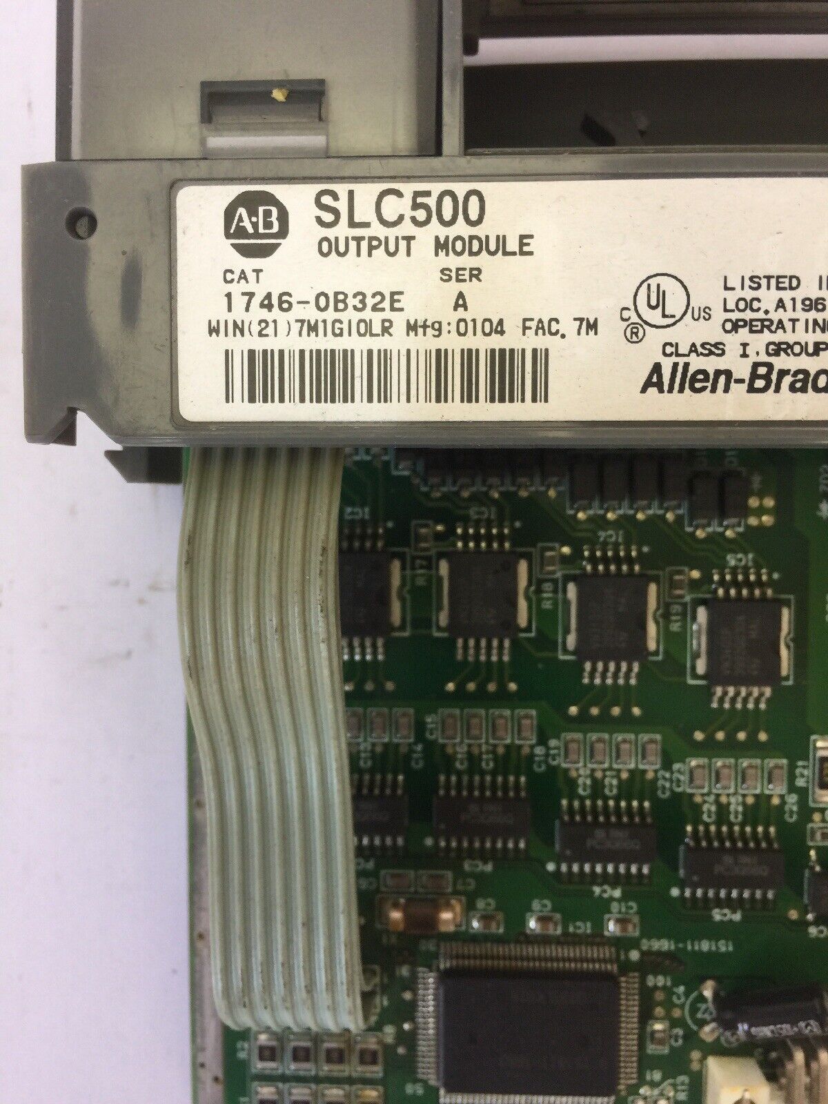 ALLEN BRADLEY 1746-0B32E OUTPUT MODULE 10-30VDC SER A SLC500