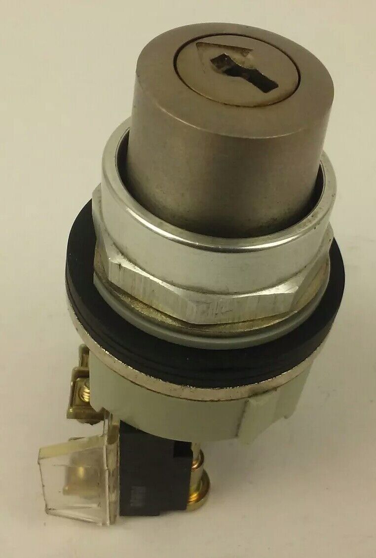 ALLEN BRADLEY 800T-H33KE8 SER. T SELECTOR SWITCH TYPE 4-13, NO KEY, 800T-H33