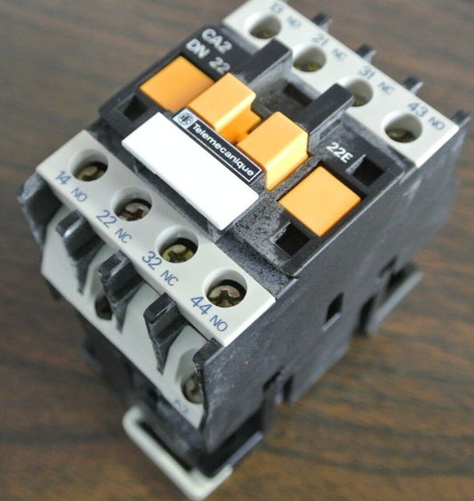 TELEMECANIQUE CA2DN22S6 CONTROL RELAY / AUX. CONTACTOR - 575V, 60Hz COIL