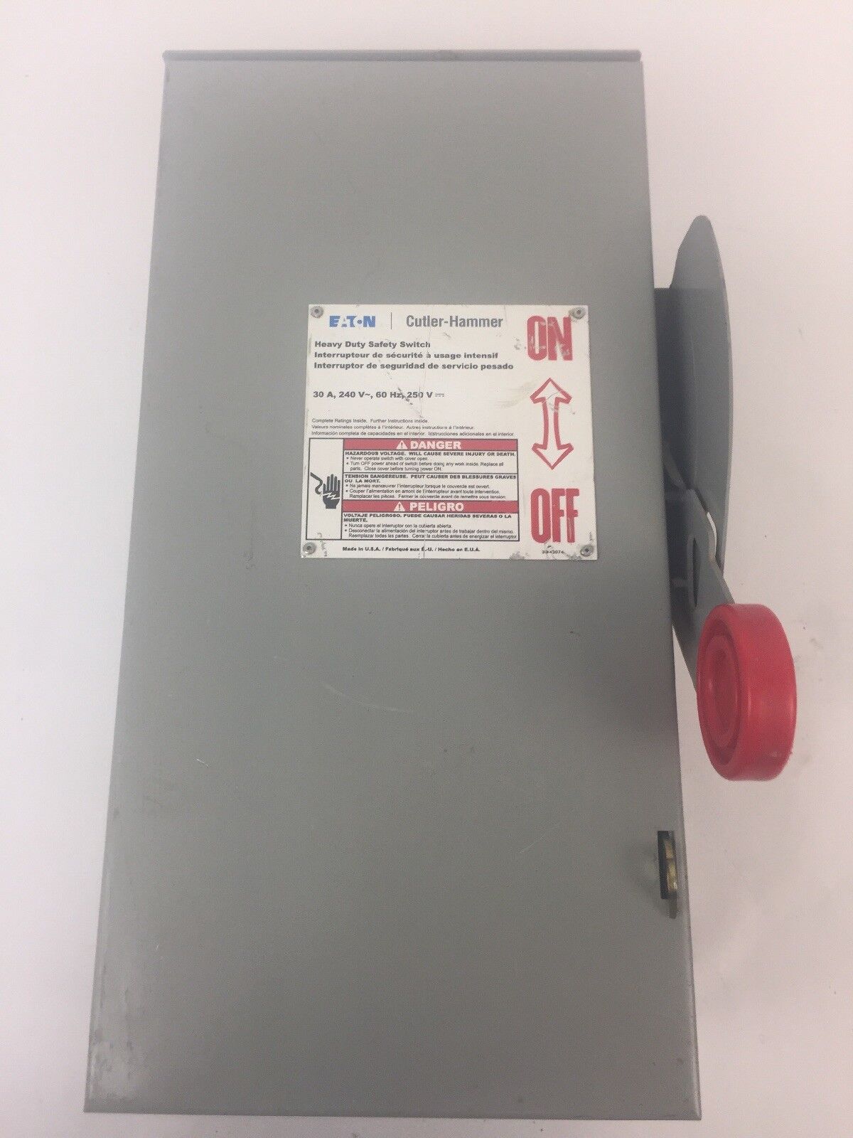 CUTLER HAMMER DH221NRK FUSIBLE HD SAFETY SWITCH 240VAC 250VDC 30A 7.5HP TYPE 3R