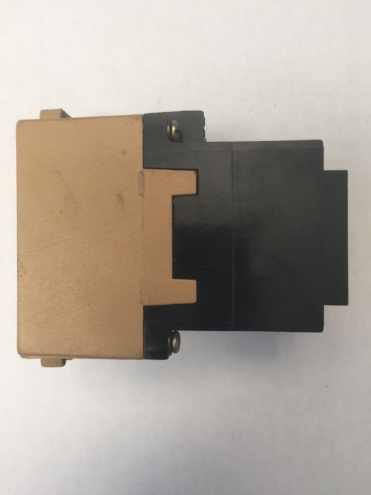 ALLEN BRADLEY 700-P000A1 CONTROL RELAY TYPE P 115-120V 60HZ 110V 50HZ SERIES B