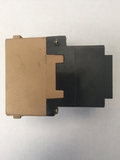 ALLEN BRADLEY 700-P000A1 CONTROL RELAY TYPE P 115-120V 60HZ 110V 50HZ SERIES B
