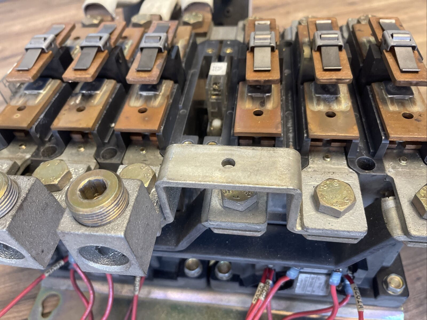 ALLEN BRADLEY 104-B250ND3 SER B REVERSING STARTER 600VAC 304A 3PH 300HP