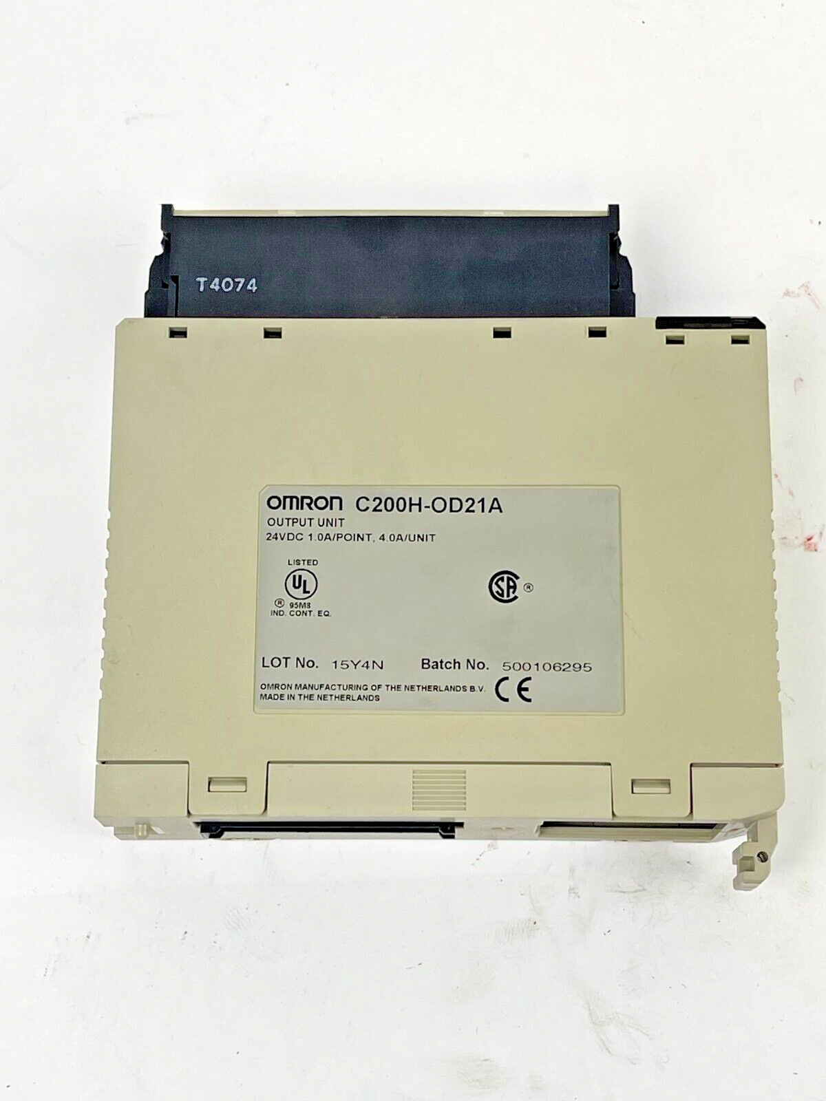 OMRON C200H-OD21A OUTPUT UNIT / OUTPUT MODULE 24VDC, 1.0A/POINT, 4.0A/UNIT