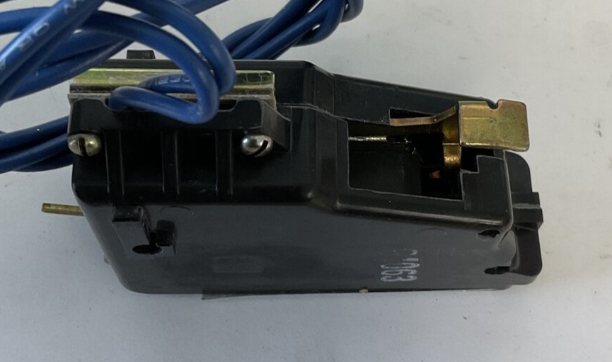 SIEMENS U10FD60 125VAC UNDERVOLTAGE TRIP