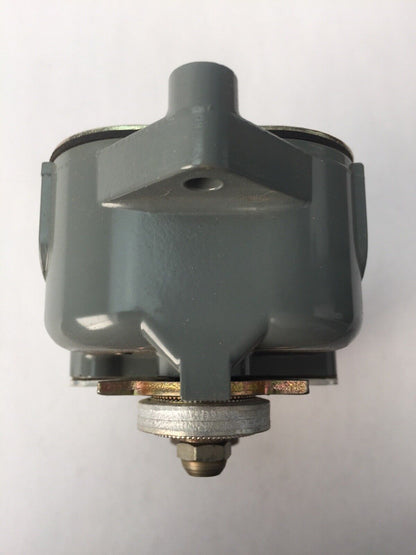 ALLEN BRADLEY 801-ASD17 LIMIT SWITCH ROLLER LEVER 600V AC/DC N.O.-N.C. CONTACT
