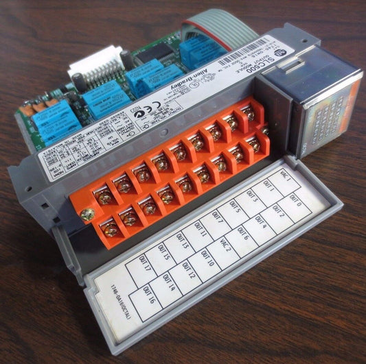 ALLEN-BRADLEY 1746-OW16, Ser. C - SLC500 OUTPUT MODULE - OCTAL - EXCELLENT