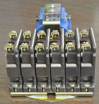 SYLVANIA 7304 4U6-3 TYPE PM D.C. RELAY / 240V / 3 N.O. / 3 N.C. CONTACTS / NEW