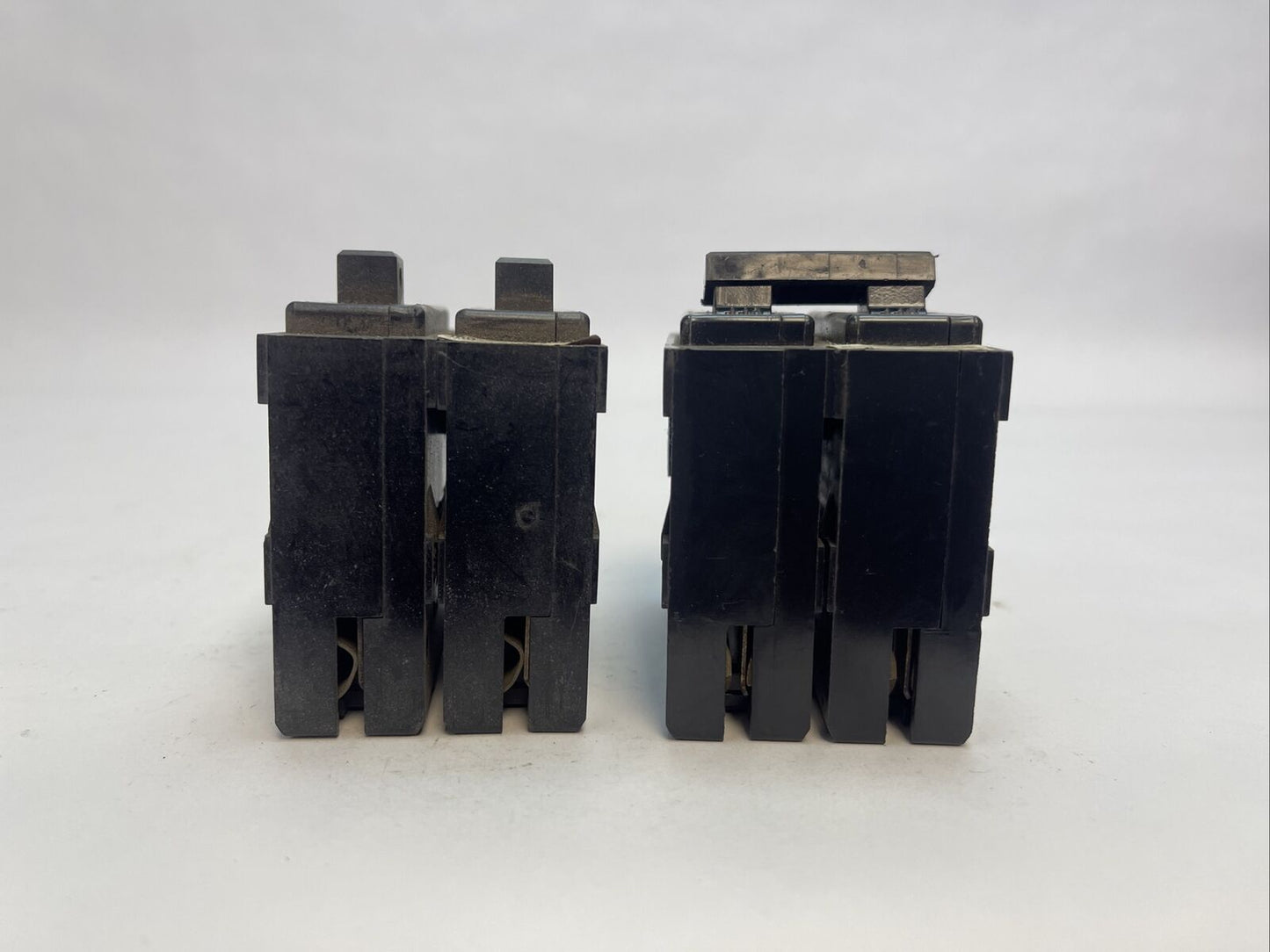 CUTLER HAMMER / WESTINGHOUSE HQP2020 CIRCUIT BREAKER 20A 2P 120/240VAC(LOT OF 2)