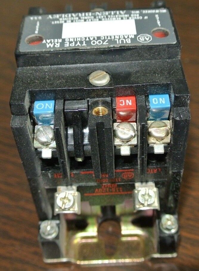 ALLEN-BRADLEY 700-RM210A1 - TYPE RM AC RELAY, OPEN - 115/120V, 60Hz NEW SURPLUS