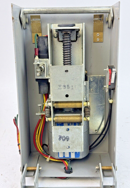 GE - TJKMOMA1 MOD. 2 - CIRCUIT BREAKER OPERATING MECHANISM - 120 VAC, 5.5 A