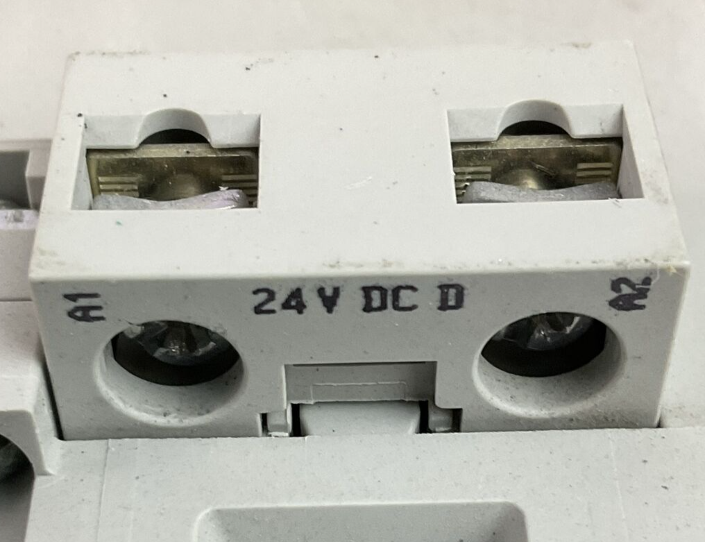 ALLEN BRADLEY STARTER (300-DOD*930 CONTACTOR COIL 24VDC 193EEGE OVERLOAD RELAY)