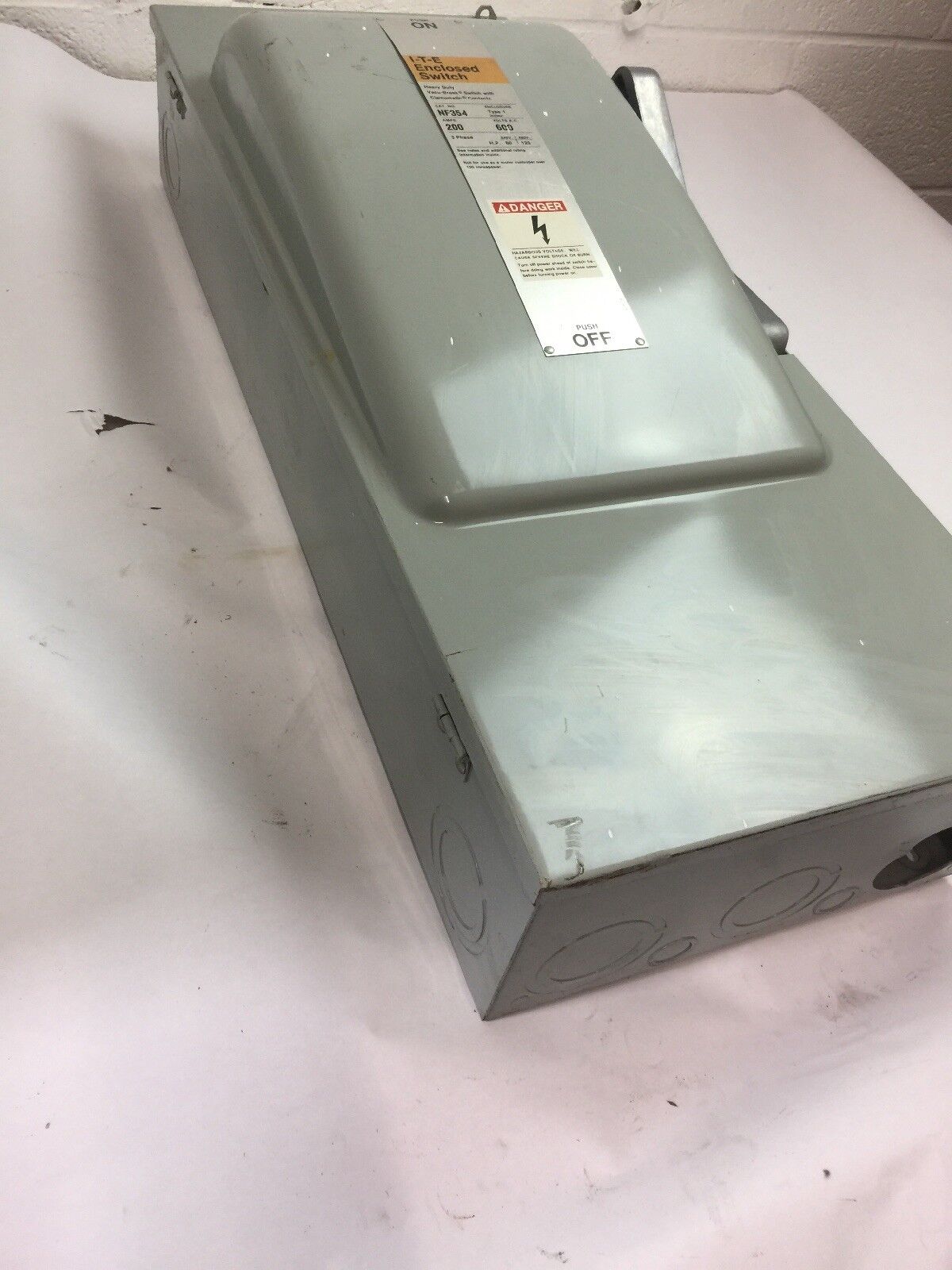 ITE NF354 VACU-BREAK SWITCH WITH CLAMPMATIC CONTACTS 200 AMP 600 VAC