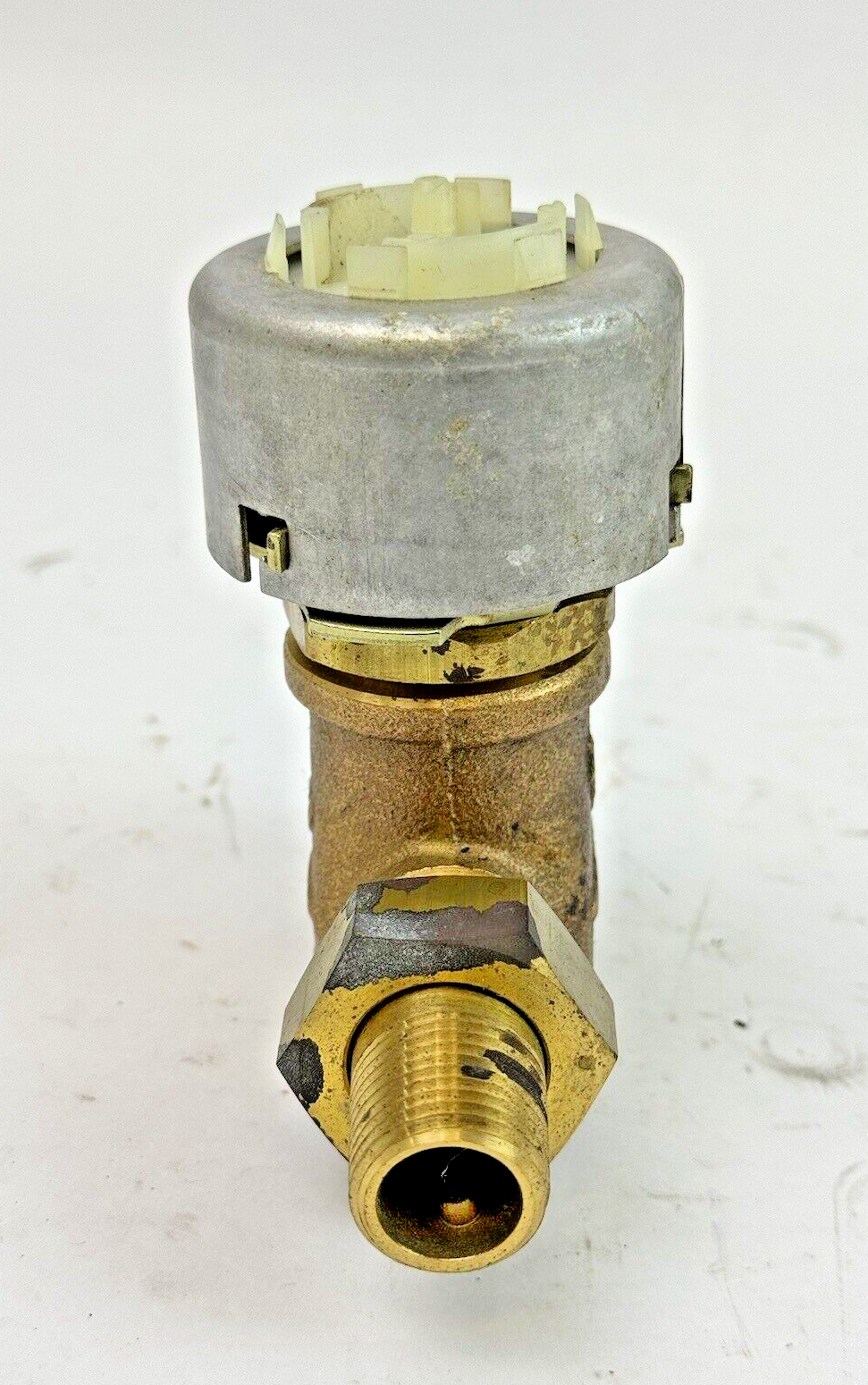 HONEYWELL - VP525C1016 2 - 1/2" NPT MALE UNION TWO-WAY UNITARY VALVE (2 Cv)