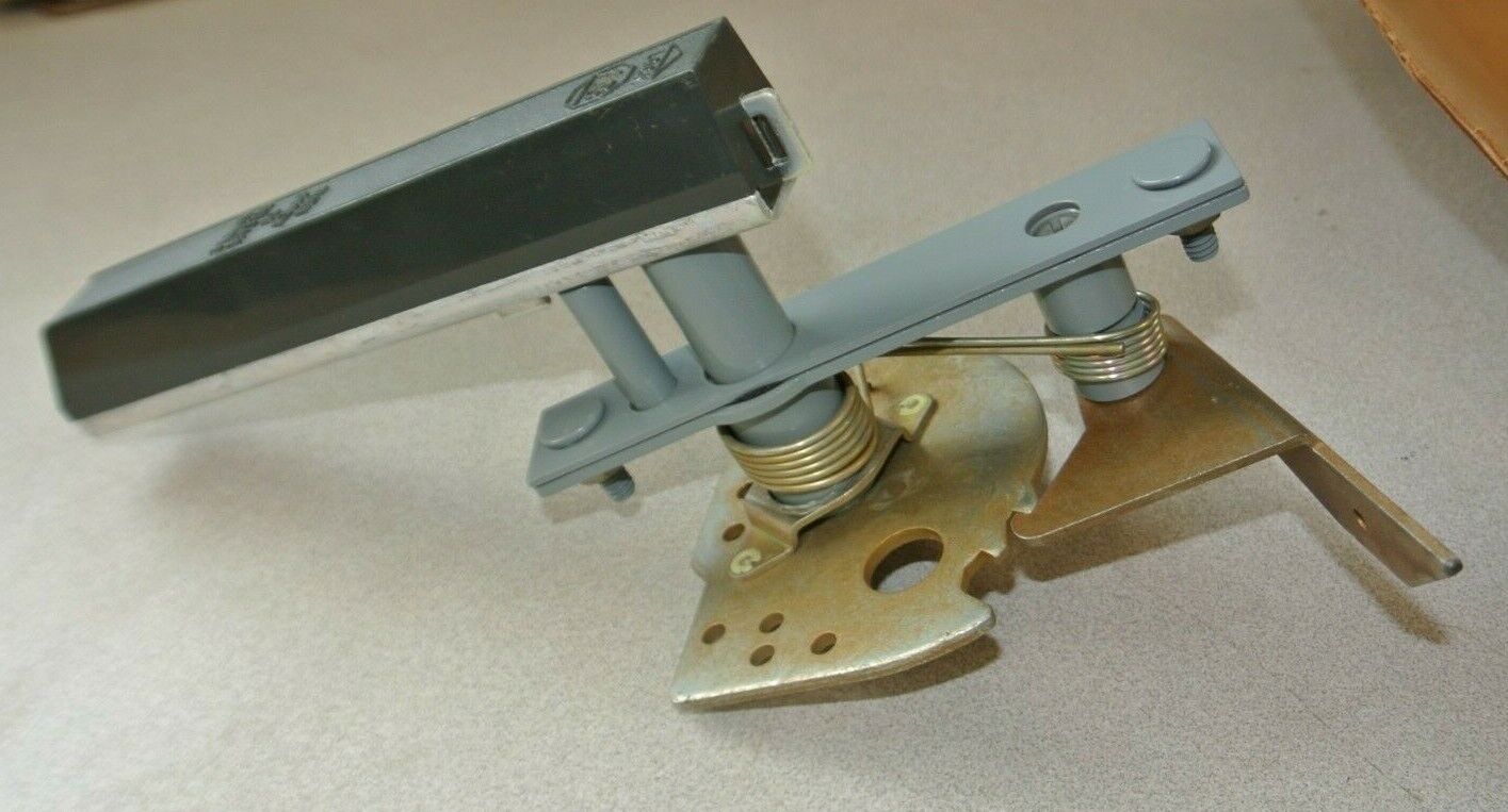 ALLEN-BRADLEY 1494F-L4 / DOOR HARDWARE KIT / TOP, SIDE & BOTTOM LATCHING