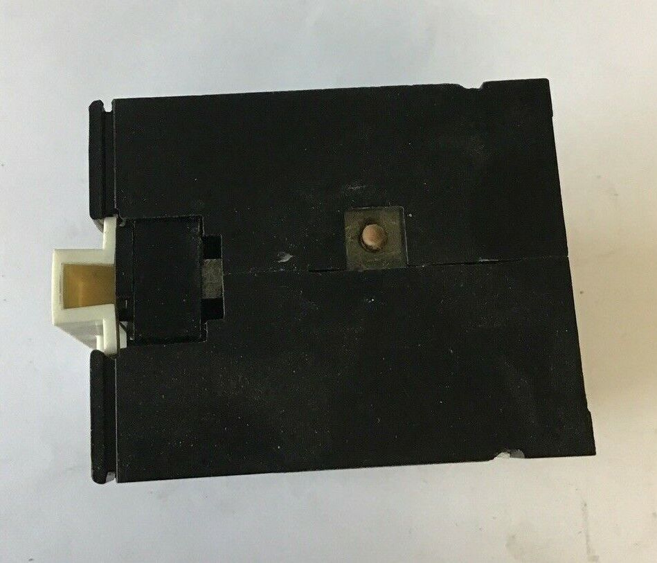 GENERAL ELECTRIC CR122A25702 INDUSTRIAL RELAY 200VAC 10A SER.A 115V 60HZ