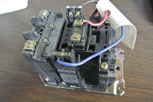 ALLEN-BRADLEY 500LP-AOB94 - AC LIGHTING CONTACTOR - 15/20A, 4-POLE - NEW SURPLUS