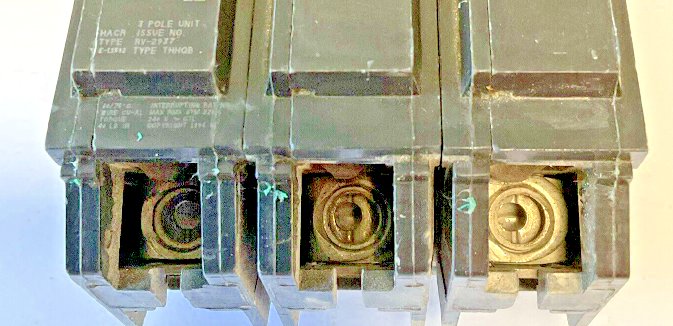 GE THHQB32035 CIRCUIT BREAKER 22KA 240VAC 3POLE 35A
