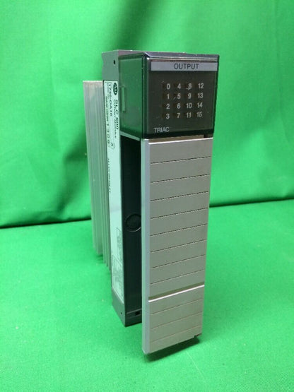 ALLEN-BRADLEY 1746-OA16 SER. A OUTPUT MODULE